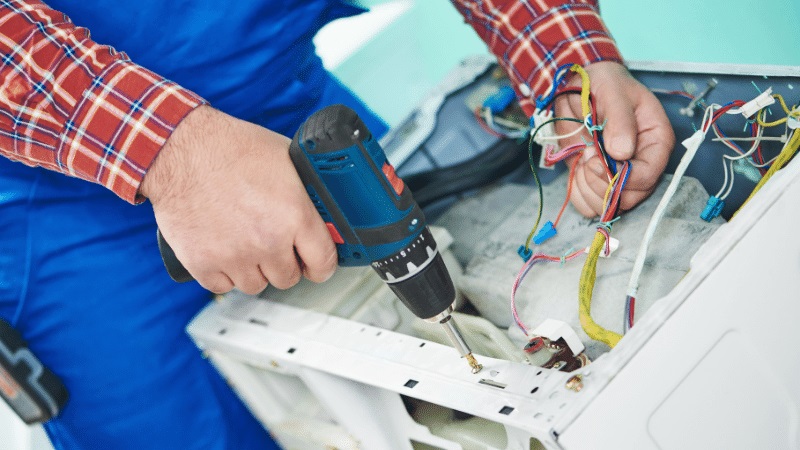 Güzelbahçe Bosch Bosch çamaşır makinesi kart tamiri – Su almama arızası orijinal parça ile giderildi. - Teknik servis örneği